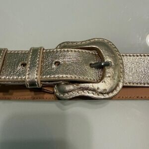 Vintage Harolds Genuine Italian leather belt with a gold buckle‎